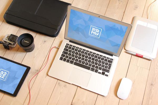 Another mockup COLLECTION available for free download! Don't forget to hit appreciate ;) behance.net/gallery/192199…