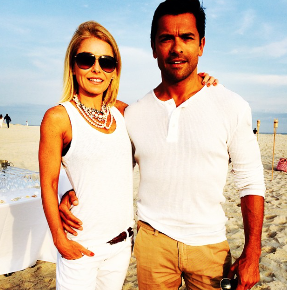 AOL's tweet photo. #FilteredFriday: Joe Jonas, Kelly Ripa & more of the week's best celeb Instagrams: http://t.co/vxfGiehWkx http://t.co/gewdZTSPdL