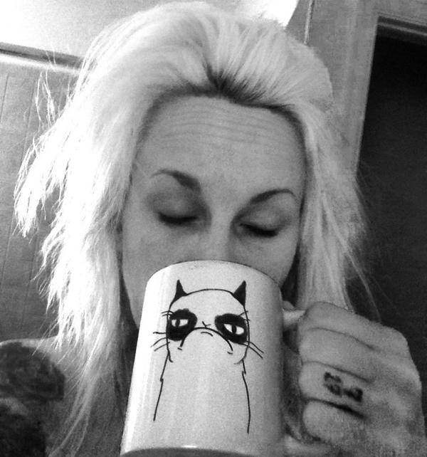 H_R_Fred's tweet photo. Grump cat happy lion happy Friday #fitfam #fitness #motivation #girlswholift  #girlswithtattos http://t.co/yDeRd0DwS4