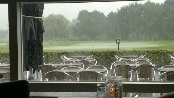 Helaas is de 10e Heren Ballenlawine tijdens de wedstrijd afgelast door het onweer. Iedereen wel veilig binnen!