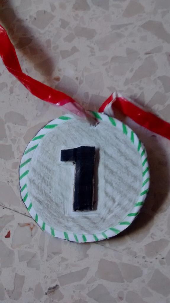 Adrix_9's tweet photo. Q recuerdos me trae esta medalla, quienes serían los patanes q organizaron esto para q ganase yo... @Primitubo http://t.co/E8E0aHRFaS