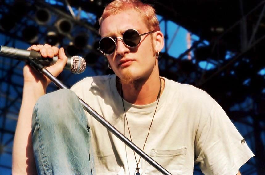 Happy 46th Birthday to one of my all time favorite musicians, Layne Staley. RIP. 