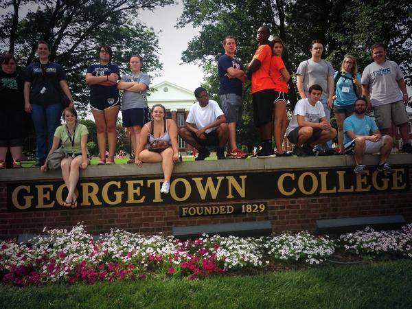baileymilam's tweet photo. Group 2 #PostcardGeorgetown #GCOrientation 🐯☺️ http://t.co/w455nXMypQ