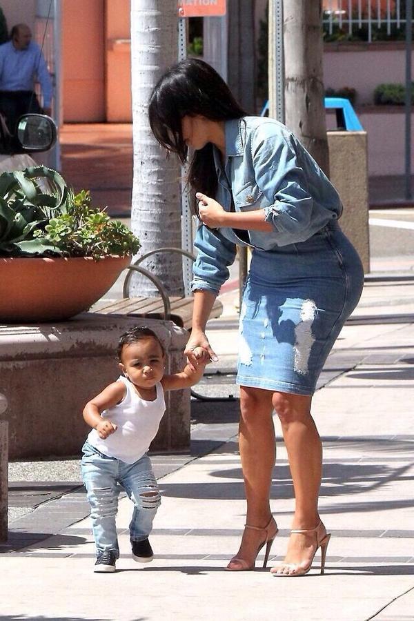 AdoringRihanna's tweet image. Just wanna take a minute to say North West is sooo fucking CUTE!