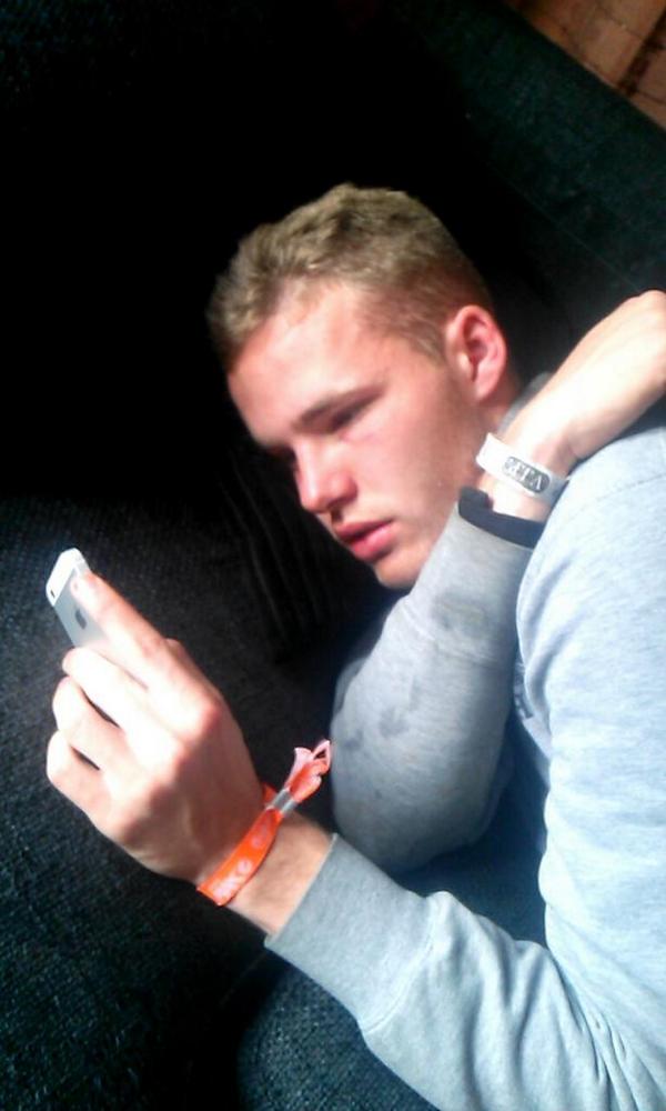 Pray for <a href="/MaggiGunnars/">Magnús Þór Gunnars</a> sem er helvíti framlár eftir maraþonið í hafinu síðustu vikur #hafið #bannaðaðhlæja