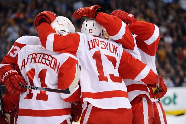 DetroitRedWings's tweet image. Single game tickets are on sale now! You can get yours at 313-471-7575, detroitredwings.com, or the JLA box office