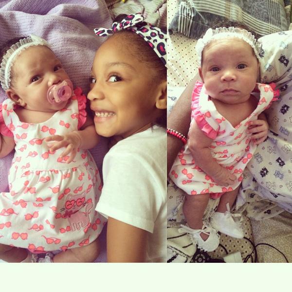 TiajaZhane's tweet photo. Lo' is 1Month today 😻💞 #Khloee #TTAj #mybabies http://t.co/BxJmx40VZL