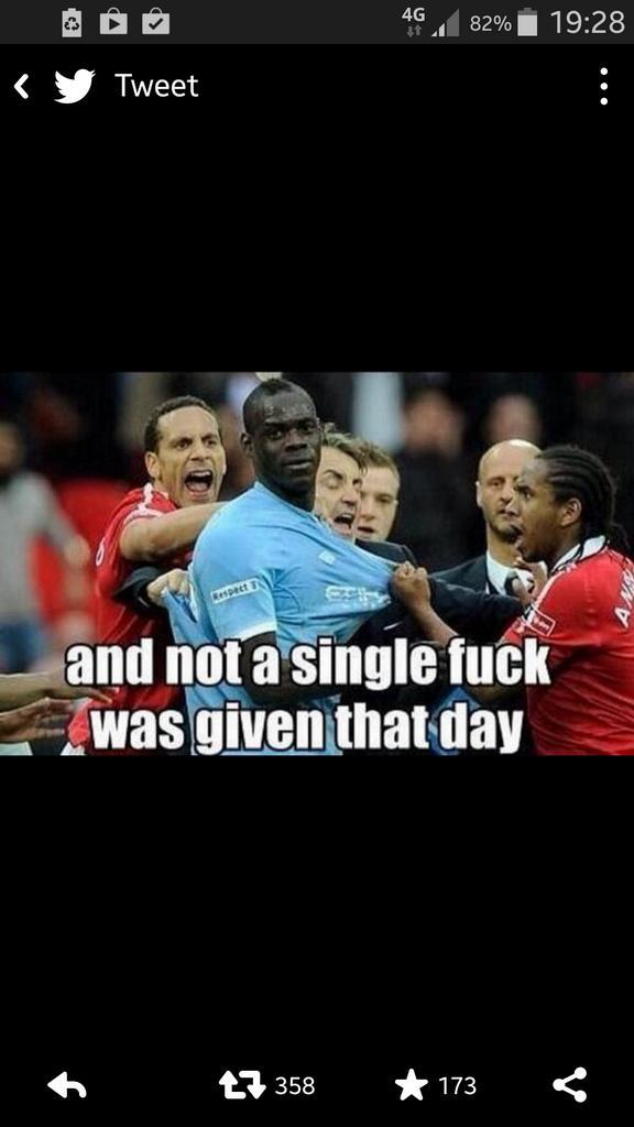 Balotelli verður með flugeldasýningu á melwood í kvold og fólk er beðið um að halda sína fjarlægð.