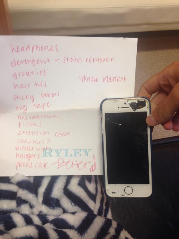 RachelVitali's tweet photo. A phone case-better‼️ @ryleyjohnson http://t.co/IjfsWJQ3vF