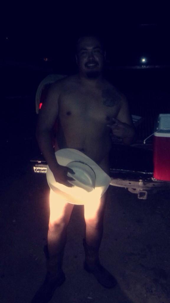 NinoFlip's tweet photo. Lol Guess Who Did The #ALSIceBucketChallenge #Naked 🙈 http://t.co/82oh9sMI07