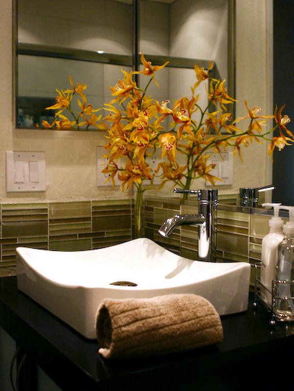 hgtv's tweet image. Get a designer bath on a DIY budget &amp;gt;&amp;gt; hg.tv/1l1j5