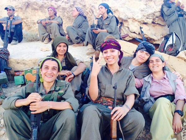 Le donne Curde del #PKK che combattono contro i terroristi del' #isis via <a href="/BagerAgro1/">Bager Agro</a>: #PKKTeröristDeğilPKKHalktır