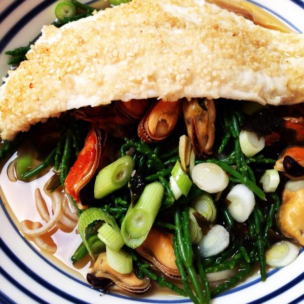 HipHopHaz's tweet photo. @bbcgoodfood My take on sesame crusted fish with samphire, with mussels instead of clams. #FridayFishSupper http://t.co/OYd1qH43Li