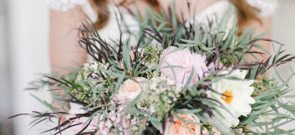 stylemepretty's tweet image. You absolutely need to see more of this rustic elegance shoot: stylemepretty.com/texas-weddings… @KeepsakeFilms