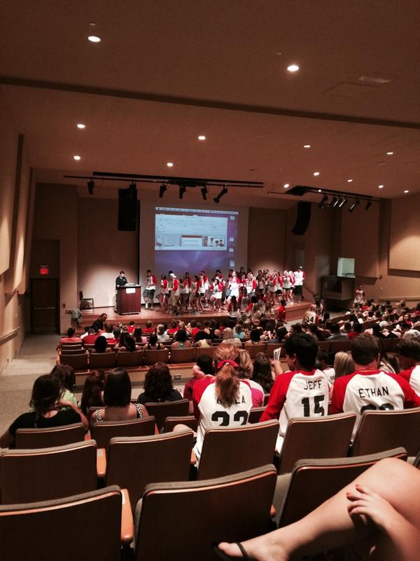 Dance party before Stephen Gray performs at the #muorientation