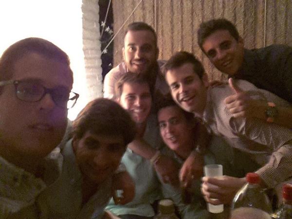 IgnacioCP1987's tweet photo. De lote en mi casa http://t.co/JRY47ulmAb