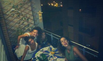 PaulaPasos10's tweet photo. Princesas de barrio @cris_marmar @maribimbom @792mariajose http://t.co/qEvUKoCA8y