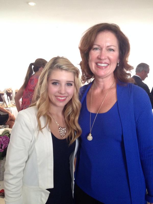 parisstweets's tweet image. @trishasimmons @DesperateABC #lovesbountyhunter had so much fun hanging w you! had a blast! love ya💜💜@DPAGIFTING