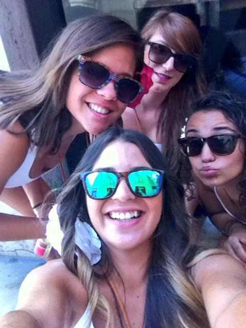 ApiPili's tweet photo. Malaga#2014#feria# @Ingridge91 @martagm92 @Palazon_11 @yomynavarro @isita92b http://t.co/aLb0rizpoa