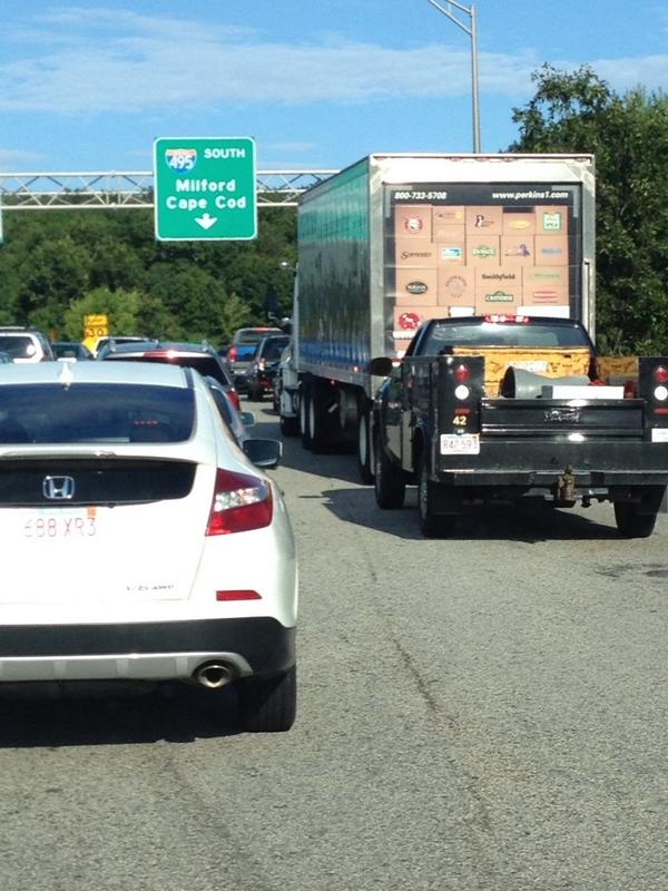 Simone_Samii's tweet photo. Only took me 4.5hrs to see a sign to my destination..& still over an hour to go! #lefttoolate #fridaytraffic #capecod http://t.co/XT2kgWaO5h
