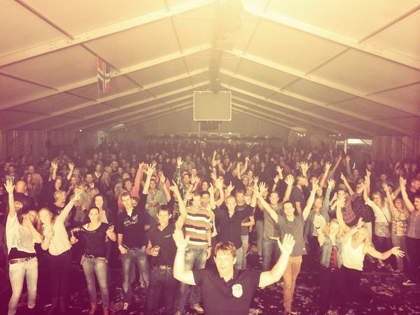 dissnieokay's tweet photo. Spijkerpop BEDANKT! Jullie waren te gek! Hopelijk tot snel! @feestweeksmidse @NielsSpanMusic http://t.co/AqbTtjSFGf