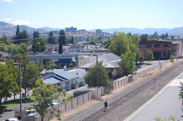 PRSCommunities's tweet image. Long-distance view of @RVManor on the south side of @OneWestMain from the 3rd (PRS) floor. #Medford #MFR