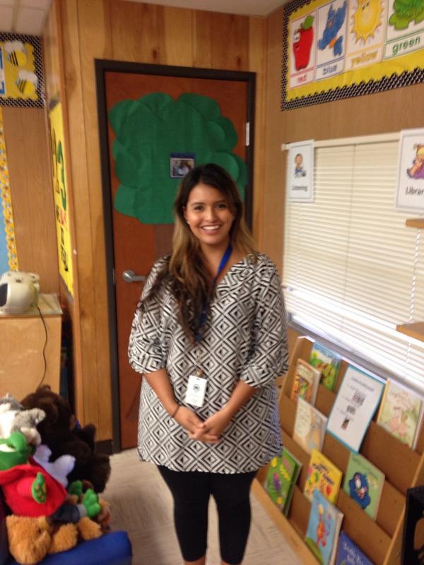 LucyREADPKPrin's tweet photo. First year teachers are ready for the first day! #LucyRead #AISDProud http://t.co/HDrC46qL0Q