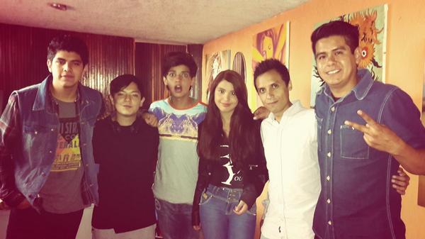 SevilleOficial's tweet photo. A punto de empezar @haroldazuara  @bengzeng http://t.co/u0KrtynGgX