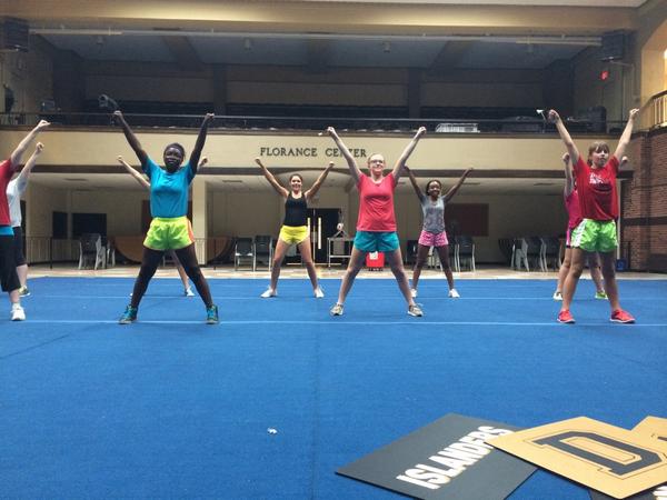 IslanderSpirit's tweet image. Week two of sideline practices is wrapping up and the team looks amazing! #islanderpride