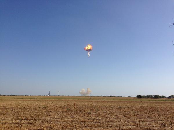 Estalla en el aire un cohete Falcon 9 de SpaceX durante una prueba BvrXpvHCEAA2Mju
