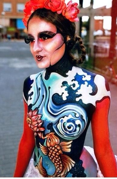 PenyaLaPinya's tweet photo. Aquí tenéis el espectacular resultado del #bodypaint! Con @Bea_Borras y @Laaia14, muy guapas! 👸🎨 @FestesBenicarlo http://t.co/vwzbNmsBeE