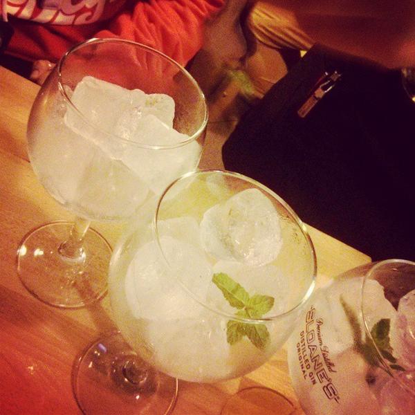 ivanthomas's tweet photo. #gintonic #ordesa #ax2000 #australialovesbarcelona #sonike #perla #Barcelona http://t.co/YBpiXnJ0kt http://t.co/wuXa8X7GLo