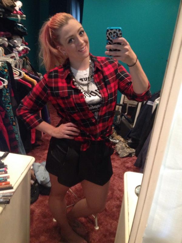 ShellGuisto's tweet image. I apparently look like a pirate tonight #fashion #ootd