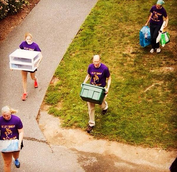 CarlJStrikwerda's tweet photo. I get paid wayyy too much for this. #etownmovein #etown2018 #etown http://t.co/szhiayc2f6