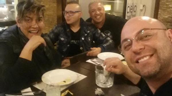 BerdialesDenny's tweet photo. La previa a #Hollywoodonice en #VillaChicken @JuanachaProd @KokyBelaunde @CachoMakeUp #Lamaquinadetragar http://t.co/OUgX8s2yhd