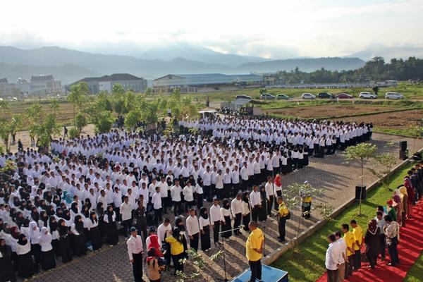 haluanharian's tweet photo. RT @beritabunghatta: Rektor UBH Buka PKKMB 2014 #MABAUBH2014 #SeputarUBH http://t.co/7MExbwqUEW http://t.co/mh9EL8rXiN