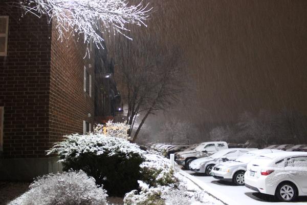 MarketBasketNws's tweet photo. **WEATHER UPDATE** Possible Flurries in Hell, more to come on a possible deal. #MarketBasket http://t.co/ukU0dgrS7B http://t.co/6ZJEyp1gzz
