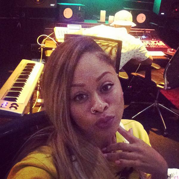 iamveronicarich's tweet photo. #working #paramountrecordingstudios http://t.co/EDlCSONAG1