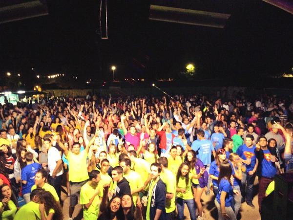 ManuelMrtinz's tweet photo. Grande la noche en el @wekendfestival  a tope!!!! ahora caminito de Albacete!!! http://t.co/5l3yK28w0k
