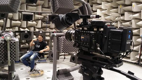 toddsampsonOz's tweet photo. Your hearing is optimal around 12yrs old. Today was the first day of filming series 2 of #redesignmybrain. hearing. http://t.co/hVczPI70N9