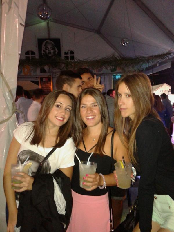 Maria_2790's tweet photo. Comenzando la feria con @bebesure y mi pixona! http://t.co/JNVOV8eJbF