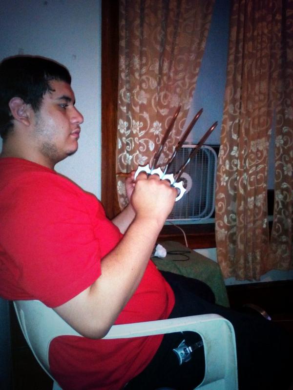 MenaceToLife's tweet image. call me Wolverine. 🔪🔪🔪