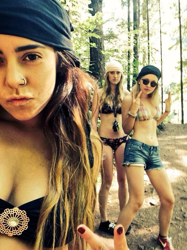 TiaaatheTiger's tweet photo. Bout to drop our next single. Our mixtape is fire. 🔥🔥🔥 #weouther' @SkyeJ_ @ilikeswan http://t.co/vb5GZ0J7cv