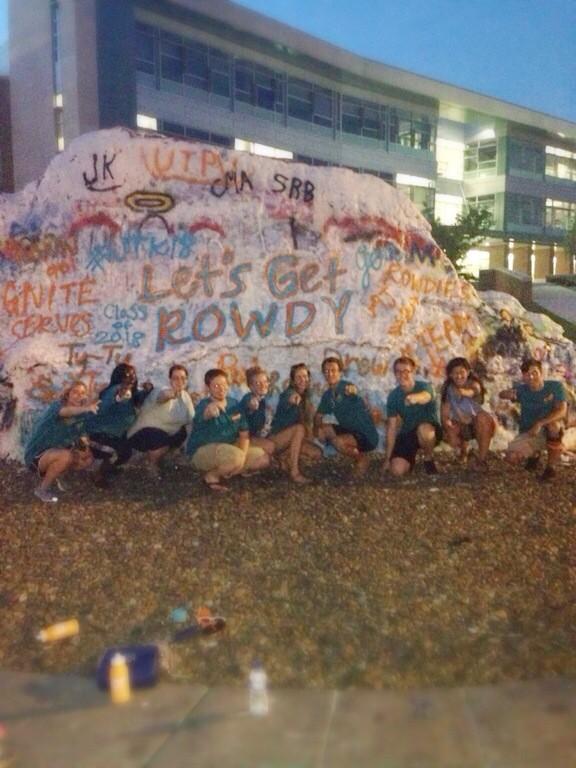 TrinaColada___'s tweet photo. Drew's Possy βοΈπ #IgniteServes #ROWDIES #Team16 #UTK18 http://t.co/j0hYYRbkJD
