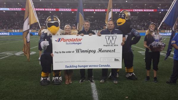 PurolatorInc's tweet photo. We're proud to announce that tonight's total donation in support of @WinnipegHarvest is 97,700 lbs! @Wpg_BlueBombers http://t.co/c6kzIir2pZ