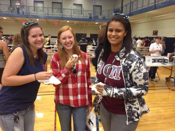 UNCoCampusRec's tweet photo. Free tacos! http://t.co/3bZZsIi1LD