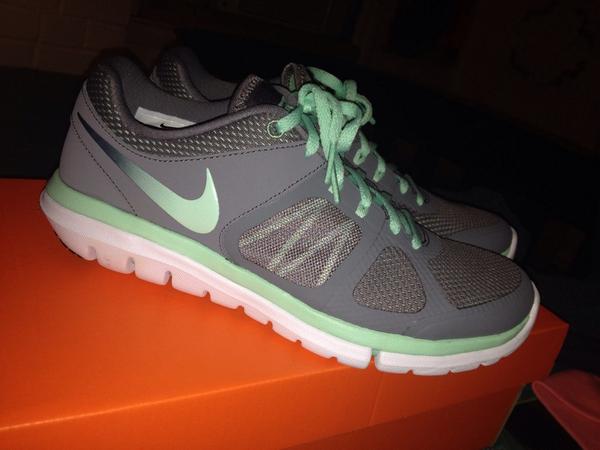 kellyymariex's tweet photo. Only good thing about tonightt 😍 #nikeflexrun http://t.co/XhTvAQKp06