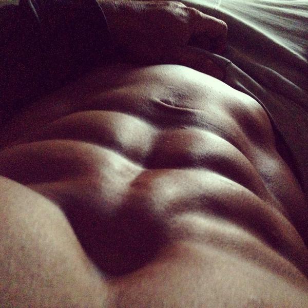 BodyMotivator's tweet photo. 24 hrs out from showtime!! #shredded #abslip #abs #flexfriday http://t.co/TCRl7z3Qw7