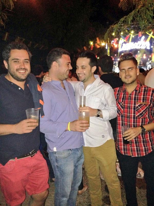 aalex_13's tweet photo. Seguimosss @1deartistasa120 @Pdomine @J_navarrro @IndhiraSerrano te keremos #bro @SergioRamos http://t.co/RVgROsPzyc