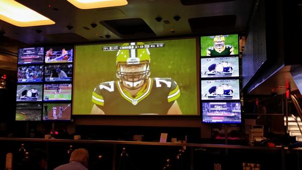 s_hoag's tweet photo. @VHL_Draft Great sports bar http://t.co/po2XAaVcpi